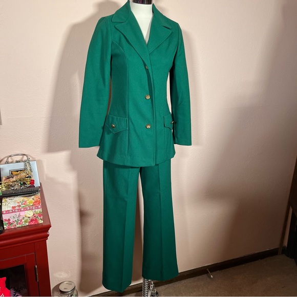 Vintage 1970 ILGWU forest green Brass buttons Wide Collar Polyester PantSuit - Picture 16 of 16